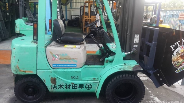 แหล่งรวมรถโฟล์คลิฟท์งาเทงากระดกงาคว่ำหงายเทได้สำหรับตักยางก้อนยางพารายางถ้วยขี้ยาง แหล่งรวมรถโฟล์คลิฟท์งาเทงากระดกงาคว่ำหงายเทได้สำหรับตักยางก้อนยางพารายางถ้วยขี้ยาง