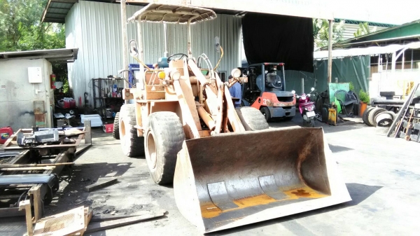 รถตักล้อยางเอวอ่อน komatsu507 เครื่องยนต์ดี เกียร์ดี เอวแน่น ราคาต่อรองได้