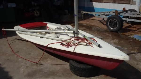 เรือใบ ราคา30000จากประเทศญี่ปุ่น สภาพสวยๆ ใหม่สีเดิม ไม่แตกไม่รั่ว100\%