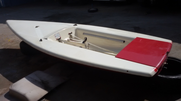 เรือใบ ราคา30000จากประเทศญี่ปุ่น สภาพสวยๆ ใหม่สีเดิม ไม่แตกไม่รั่ว100\%