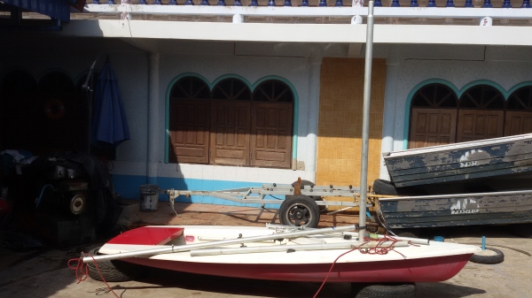 เรือใบ ราคา30000จากประเทศญี่ปุ่น สภาพสวยๆ ใหม่สีเดิม ไม่แตกไม่รั่ว100\%