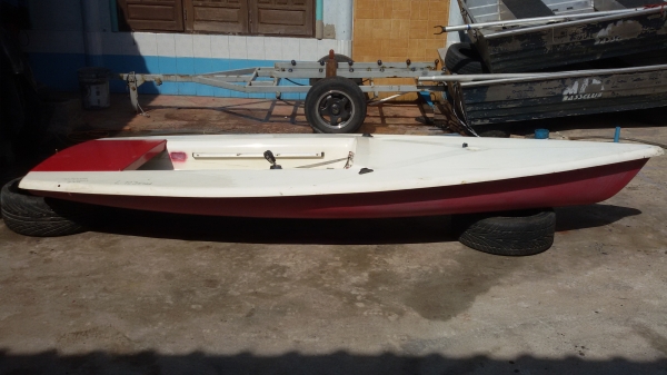 เรือใบ ราคา30000จากประเทศญี่ปุ่น สภาพสวยๆ ใหม่สีเดิม ไม่แตกไม่รั่ว100\%