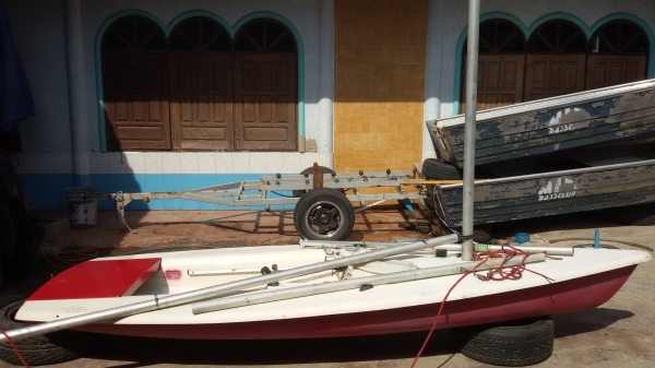 เรือใบ ราคา30000จากประเทศญี่ปุ่น สภาพสวยๆ ใหม่สีเดิม ไม่แตกไม่รั่ว100\%