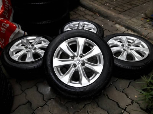 ล้อ Honda ขอบ15 พร้อมยางปี 14 ชุดล่ะ5800