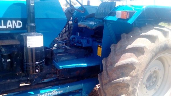ขายรถไถFORDรุ่น6640คานหน้า NEWHOLLAND ปี97 พร้อมโอน