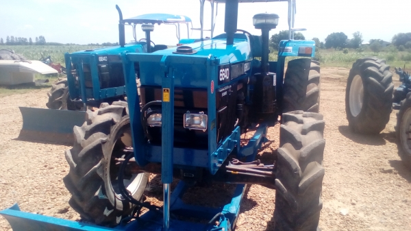ขายรถไถFORDรุ่น6640คานหน้า NEWHOLLAND ปี97 พร้อมโอน