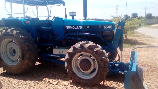 ขายรถไถFORDรุ่น6640คานหน้า NEWHOLLAND ปี97 พร้อมโอน