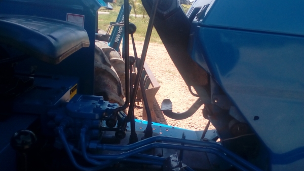 ขายรถไถFORDรุ่น6640คานหน้า NEWHOLLAND ปี97 พร้อมโอน