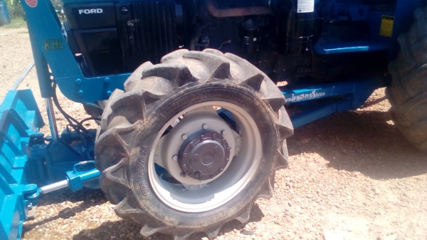 ขายรถไถFORDรุ่น6640คานหน้า NEWHOLLAND ปี97 พร้อมโอน