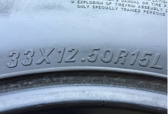 ยาง Mud Maxxis 33 12.5 R15 ดอกเต็ม ไม่มีปะ ราคาไม่แพง ยาง Mud Maxxis 33 12.5 R15 ดอกเต็ม ไม่มีปะ ราคาไม่แพง