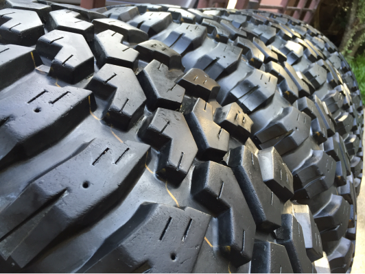 ยาง Mud Maxxis 33 12.5 R15 ดอกเต็ม ไม่มีปะ ราคาไม่แพง ยาง Mud Maxxis 33 12.5 R15 ดอกเต็ม ไม่มีปะ ราคาไม่แพง