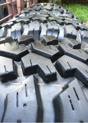 ยาง Mud Maxxis 33 12.5 R15 ดอกเต็ม ไม่มีปะ ราคาไม่แพง ยาง Mud Maxxis 33 12.5 R15 ดอกเต็ม ไม่มีปะ ราคาไม่แพง