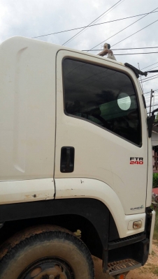 รถอีซูซุ 6 ล้อดั้ม FTR 240 แรงม้า. ปี 55. สนใจติดต่อ 081 - 6079515