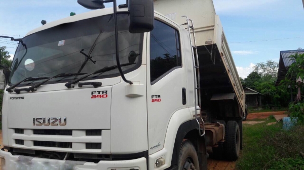 รถอีซูซุ 6 ล้อดั้ม FTR 240 แรงม้า. ปี 55. สนใจติดต่อ 081 - 6079515 รถอีซูซุ 6 ล้อดั้ม FTR 240 แรงม้า. ปี 55. สนใจติดต่อ 081 - 6079515