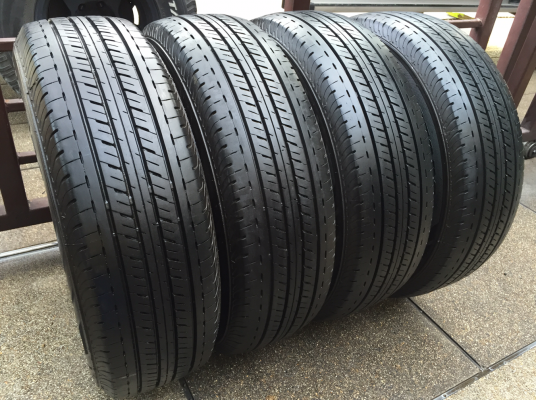 ยาง Bridgestone 205 70 15 กลางปี15 ดอกเต็ม ใช้กันยาว ราคาไม่แพง