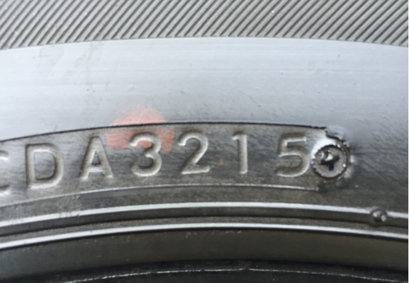 ยาง Bridgestone 205 70 15 กลางปี15 ดอกเต็ม ใช้กันยาว ราคาไม่แพง