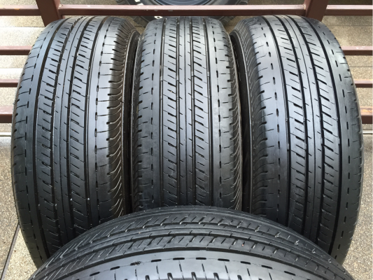 ยาง Bridgestone 205 70 15 กลางปี15 ดอกเต็ม ใช้กันยาว ราคาไม่แพง
