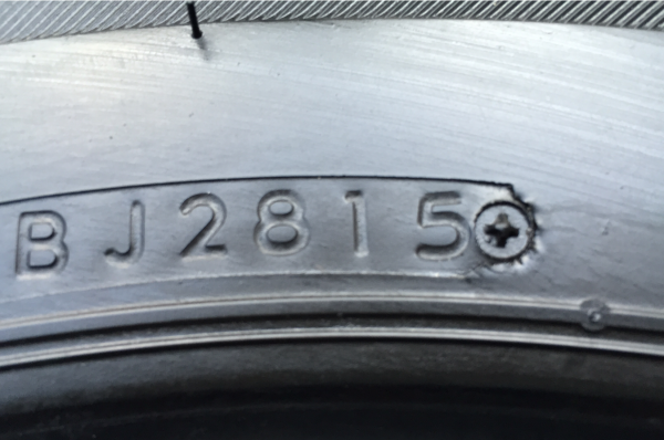 ยาง Bridgestone 195 R15 กลางปี15 ดอกเต็ม ใช้กันยาว ราคาไม่แพง
