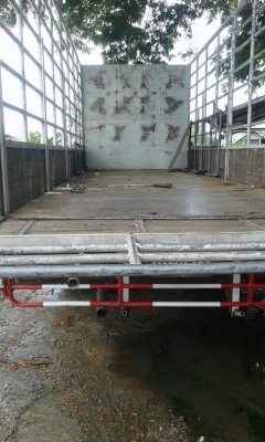 หกล้ออีซุซูเดก้ารถห้าง หกล้ออีซุซูเดก้ารถห้าง