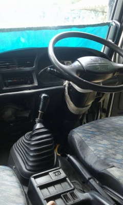 หกล้ออีซุซูเดก้ารถห้าง หกล้ออีซุซูเดก้ารถห้าง