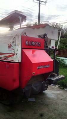 ขายรถเกี่ยวข้าว DC 70  รถปี 56 900 ชม