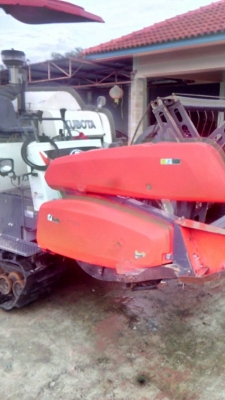 ขายรถเกี่ยวข้าว DC 70  รถปี 56 900 ชม