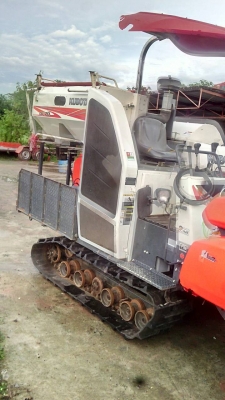 ขายรถเกี่ยวข้าว DC 70  รถปี 56 900 ชม