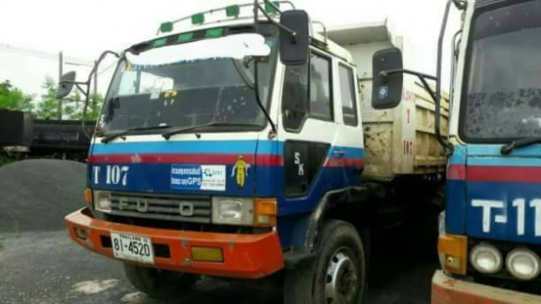 เหลือ 8 คันละ 460,000 บาท Mitsu Fuso FN527M--TC เครื่อง 6D16-195 แรง 6 เกียร์ คัสชีสวย เล่มทะบียน 09