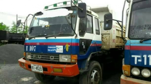 เหลือ 8 คันละ 460,000 บาท Mitsu Fuso FN527M--TC เครื่อง 6D16-195 แรง 6 เกียร์ คัสชีสวย เล่มทะบียน 09