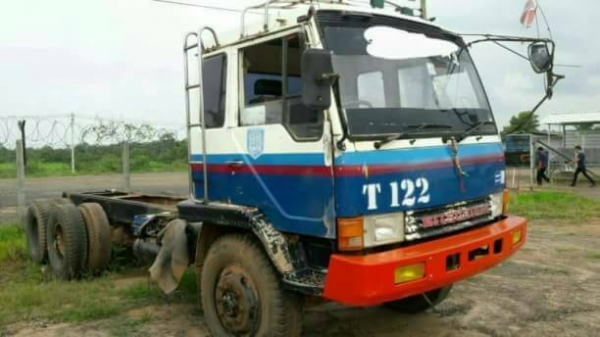 เหลือ 8 คันละ 460,000 บาท Mitsu Fuso FN527M--TC เครื่อง 6D16-195 แรง 6 เกียร์ คัสชีสวย เล่มทะบียน 09