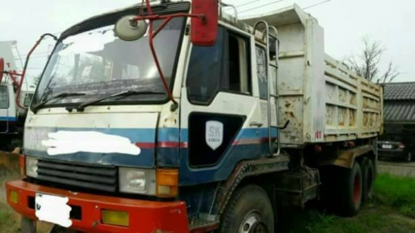 เหลือ 8 คันละ 460,000 บาท Mitsu Fuso FN527M--TC เครื่อง 6D16-195 แรง 6 เกียร์ คัสชีสวย เล่มทะบียน 09