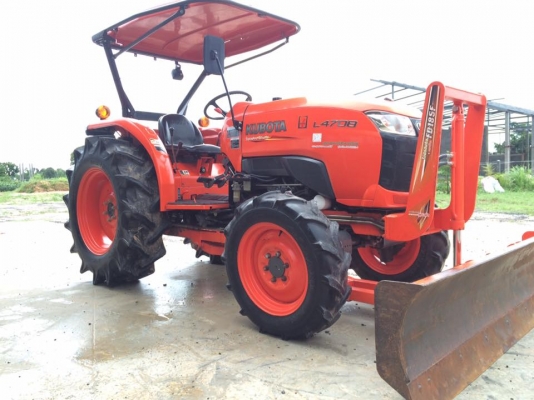 ขายL4708 ตัวรถกับดันหน้า รถปี 56 ใช้งานมา 889 ชั่วโมงรับประกันไม่มีที่รั่วแม้แต่ที่เดี่ยวรถพร้อมใช้งานเล่มพร้อมราคา 378000 สนใจ 084-5486359 สุชาติ อ. สนม. จ สุรินทร์