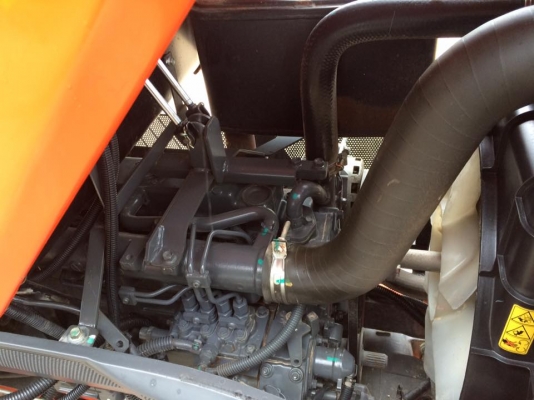 ขายL4708 ตัวรถกับดันหน้า รถปี 56 ใช้งานมา 889 ชั่วโมงรับประกันไม่มีที่รั่วแม้แต่ที่เดี่ยวรถพร้อมใช้งานเล่มพร้อมราคา 378000 สนใจ 084-5486359 สุชาติ อ. สนม. จ สุรินทร์