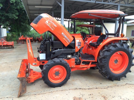 ขายL4708 ตัวรถกับดันหน้า รถปี 56 ใช้งานมา 889 ชั่วโมงรับประกันไม่มีที่รั่วแม้แต่ที่เดี่ยวรถพร้อมใช้งานเล่มพร้อมราคา 378000 สนใจ 084-5486359 สุชาติ อ. สนม. จ สุรินทร์