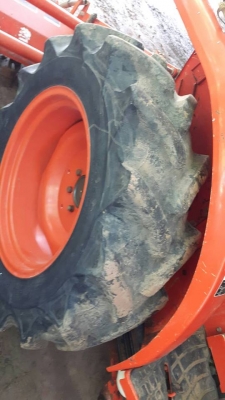 ขายรถแทรคเตอร์ KUBOTA L3608 ปี55ทำงานสองพันสามร้อย ชม.อุปกรณ์3ชิ้น ใบดันหน้า ผานหลัง จอบปั่นโรตารี่ทะเบียนครบ