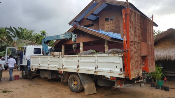 ขาย6ล้อเครน อีซูซุร็อคกี้ FRR 205เทอร์โบว์อินเตอร์ เครน3ตัน3ปอก กระบะยาว6.20เมตร แชชซวซีสวย พร้อมสะพานไฮโดรลิกซ์