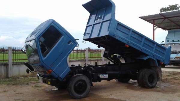 รถดั้มพ์