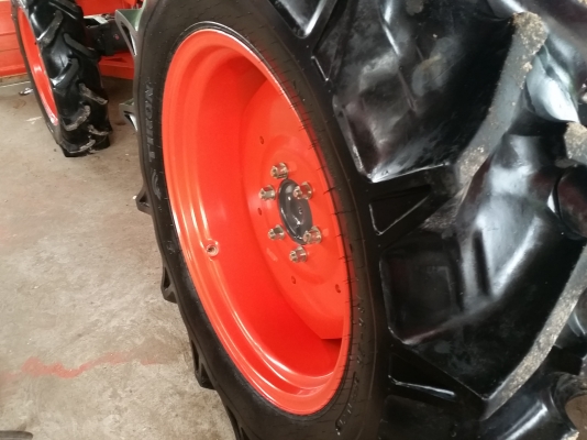 KUBOTA  L 4708 SP (4WD)  2 เพลา   สภาพใหม่สวยๆ   ชั่วโมงใช้   งานน้อย  สีเดิมทั้งคัน  พร้อมชุดใบมีดดันหน้า  โรตารี