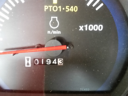 KUBOTA  L 4708 SP (4WD)  2 เพลา   สภาพใหม่สวยๆ   ชั่วโมงใช้   งานน้อย  สีเดิมทั้งคัน  พร้อมชุดใบมีดดันหน้า  โรตารี