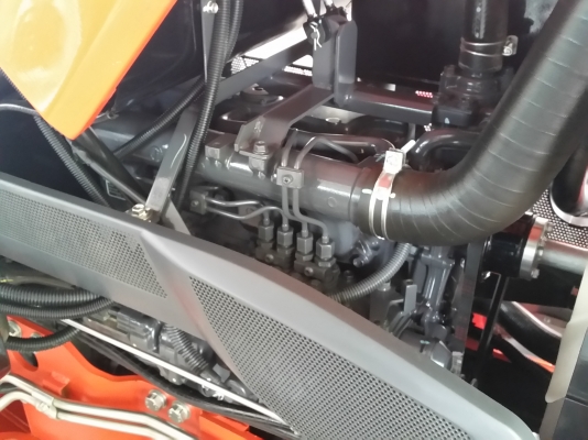 KUBOTA  L 4708 SP (4WD)  2 เพลา   สภาพใหม่สวยๆ   ชั่วโมงใช้   งานน้อย  สีเดิมทั้งคัน  พร้อมชุดใบมีดดันหน้า  โรตารี