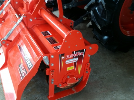 KUBOTA  L 4708 SP (4WD)  2 เพลา   สภาพใหม่สวยๆ   ชั่วโมงใช้   งานน้อย  สีเดิมทั้งคัน  พร้อมชุดใบมีดดันหน้า  โรตารี