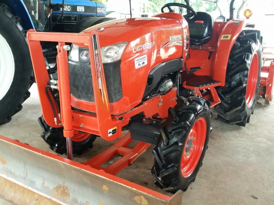 KUBOTA  L 4708 SP (4WD)  2 เพลา   สภาพใหม่สวยๆ   ชั่วโมงใช้   งานน้อย  สีเดิมทั้งคัน  พร้อมชุดใบมีดดันหน้า  โรตารี