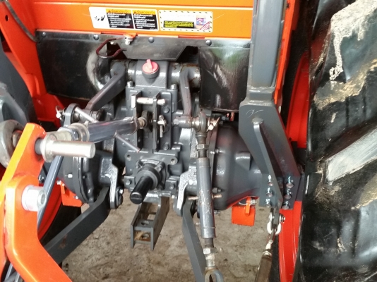 KUBOTA  L 4708 SP (4WD)  2 เพลา   สภาพใหม่สวยๆ   ชั่วโมงใช้   งานน้อย  สีเดิมทั้งคัน  พร้อมชุดใบมีดดันหน้า  โรตารี