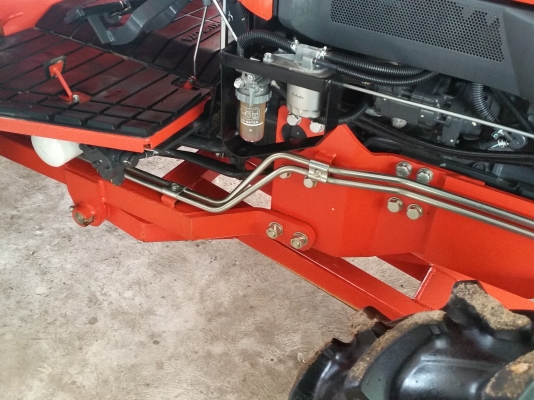 KUBOTA  L 4708 SP (4WD)  2 เพลา   สภาพใหม่สวยๆ   ชั่วโมงใช้   งานน้อย  สีเดิมทั้งคัน  พร้อมชุดใบมีดดันหน้า  โรตารี