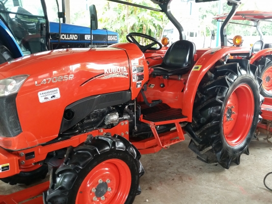 KUBOTA  L 4708 SP (4WD)  2 เพลา   สภาพใหม่สวยๆ   ชั่วโมงใช้   งานน้อย  สีเดิมทั้งคัน  พร้อมชุดใบมีดดันหน้า  โรตารี