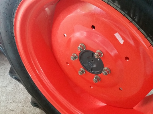 KUBOTA  L 4708 SP (4WD)  2 เพลา   สภาพใหม่สวยๆ   ชั่วโมงใช้   งานน้อย  สีเดิมทั้งคัน  พร้อมชุดใบมีดดันหน้า  โรตารี