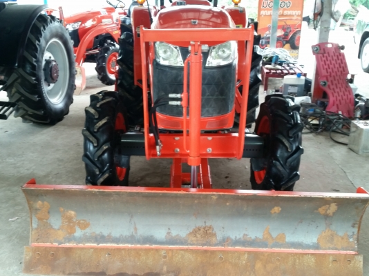 KUBOTA  L 4708 SP (4WD)  2 เพลา   สภาพใหม่สวยๆ   ชั่วโมงใช้   งานน้อย  สีเดิมทั้งคัน  พร้อมชุดใบมีดดันหน้า  โรตารี