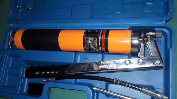 ขายกระบอกอัดจาระบีรุ่น2สูบ SHARMAN Made in Germany.