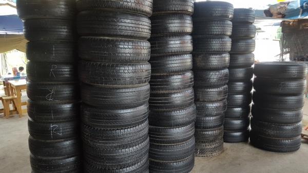 ขายยางเหมายกกองกะบะขอบ15 56 เส้น/ละ400 บาท