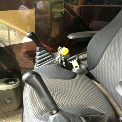 ขายรถแบคโฮ CAT 320 D// ไมล์ 3037 เอกสารเล่มทะบียน ราคา 1900000